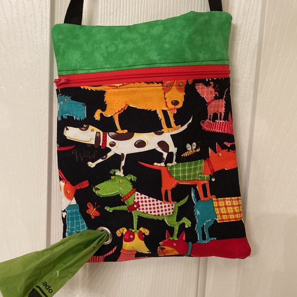 Crossbody Dog Poop Bag Holder…. NWT - Picture 2 of 4